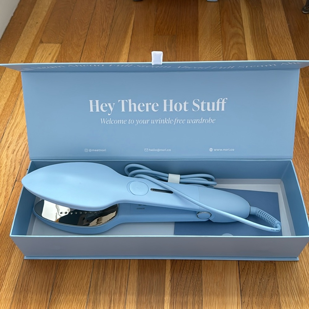 NEW NORI PRESS IRON STEAMER IN BLUE